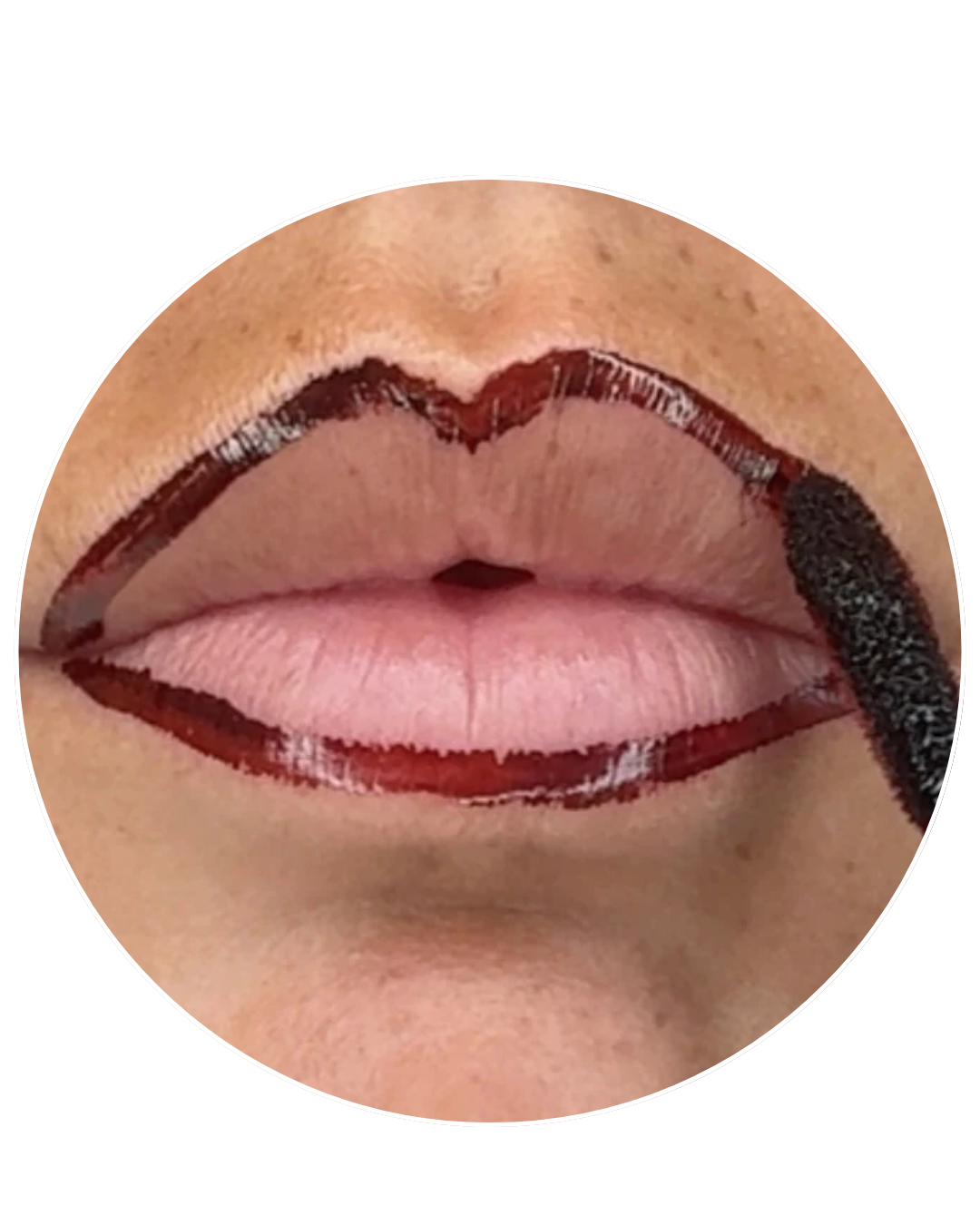 Aplicar el peel-off en los labios